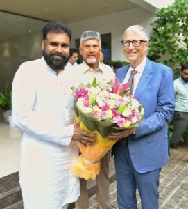నాడు హైదరాబాద్.. నేడు అమరావతి: బిల్ గేట్స్తో చంద్రబాబు, పవన్ కళ్యాణ్ చారిత్రక భేటీ ఏపీ సచివాలయంలో ముఖ్యమంత్రి చంద్రబాబు నాయుడు, ఉప ముఖ్యమంత్రి పవన్ కళ్యాణ్ మరియు బిల్ గేట్స్ మధ్య జరిగిన ఉన్నత స్థాయి భేటీ.