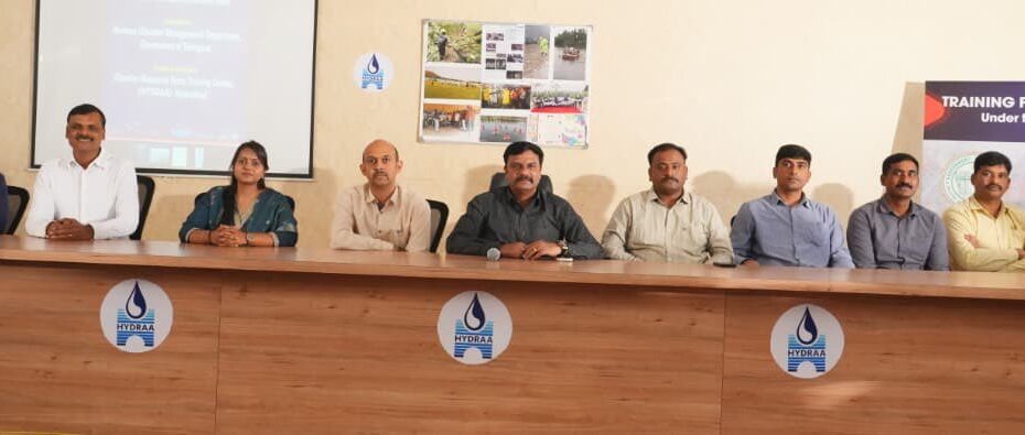 హైడ్రా శిక్షణ కేంద్రంలో యువ ఆపద మిత్ర వాలంటీర్లతో అడిషనల్ డైరెక్టర్ వర్ల పాపయ్య