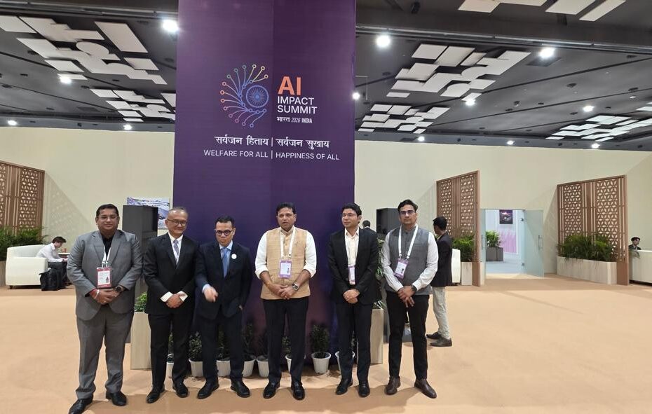 ఏఐ సదస్సులో యూఎస్ ఐబీసీ ప్రతినిధులతో మాట్లాడుతున్న మంత్రి శ్రీధర్ బాబు