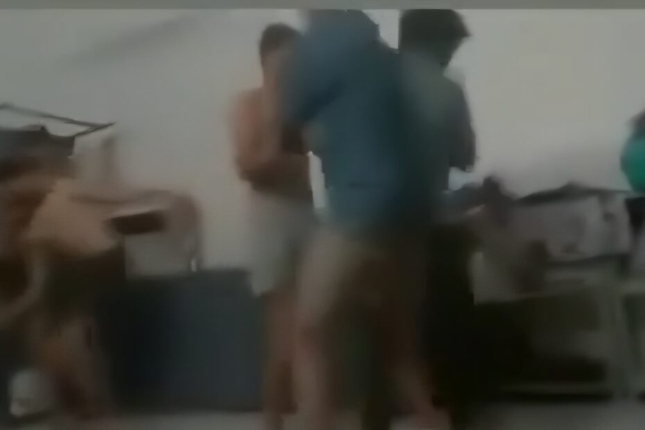 ఖమ్మం నారాయణ జూనియర్ కాలేజీలో విద్యార్థుల ఘర్షణ వీడియో స్క్రీన్షాట్.