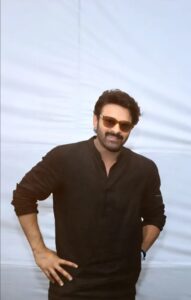 ​బ్లాక్ కుర్తా మరియు స్టైలిష్ గ్లాసెస్‌లో హ్యాండ్సమ్ లుక్ తో కనిపిస్తున్న రెబల్ స్టార్ ప్రభాస్