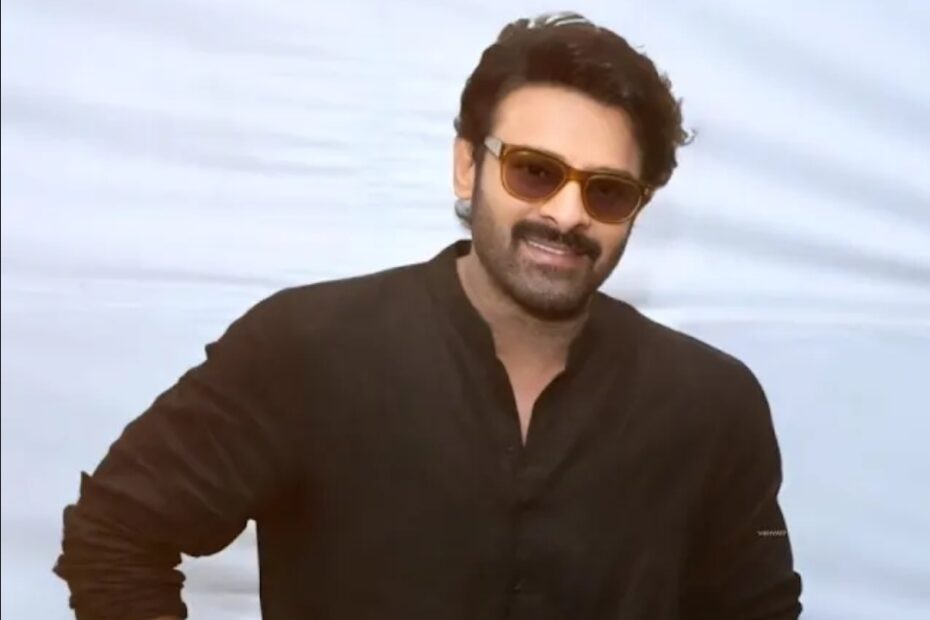 బ్లాక్ కుర్తా మరియు స్టైలిష్ గ్లాసెస్లో హ్యాండ్సమ్ లుక్ తో కనిపిస్తున్న రెబల్ స్టార్ ప్రభాస్