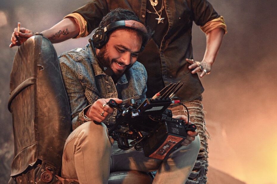 నాని మరియు శ్రీకాంత్ ఓదెల షూటింగ్ సెట్‌లో కలిసి ఉన్న ఫోటో.