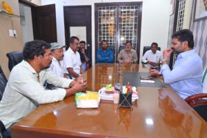 ​నిజాంపేట్ ఇందిరమ్మ కాలనీ సమస్యలపై కొలన్ శ్రీనివాస్ రెడ్డికి వినతి: సానుకూల స్పందన