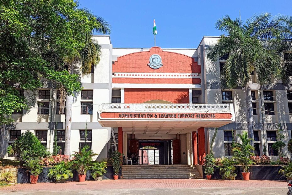 డాక్టర్ బి.ఆర్. అంబేద్కర్ సార్వత్రిక విశ్వవిద్యాలయ ప్రధాన పరిపాలనా భవనం