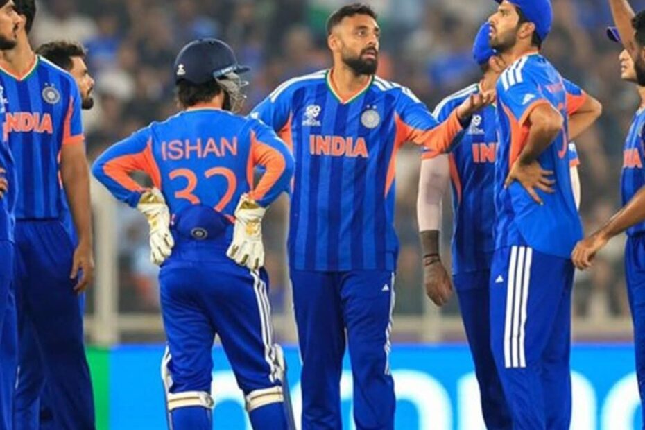 టీ20 ప్రపంచకప్ 2026లో నెదర్లాండ్స్ మ్యాచ్ సందర్భంగా మైదానంలో టీమ్ ఇండియా ఆటగాళ్లు వరుణ్ చక్రవర్తి మరియు శివమ్ దూబే