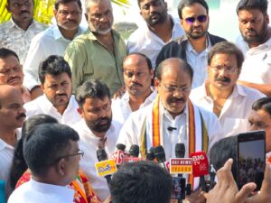 కూకట్పల్లి నల్లచెరువు అభివృద్ధి పనుల వేగవంతం: క్షేత్రస్థాయిలో బండి రమేష్, గొట్టుముక్కల జస్వంత్ రావు పరిశీలన కూకట్పల్లి నల్లచెరువు అభివృద్ధి పనులను పరిశీలిస్తున్న బండి రమేష్, గొట్టుముక్కల జస్వంత్ రావు