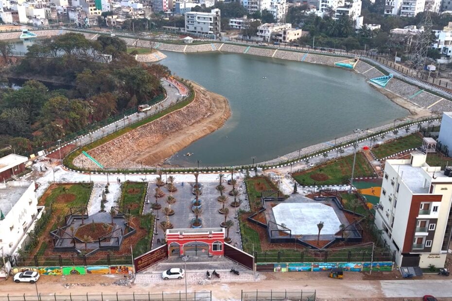 కూకట్‌పల్లి నల్లచెరువు మరియు బమృకున్-ఉద్-దౌలా చెరువుల తాజా దృశ్యం