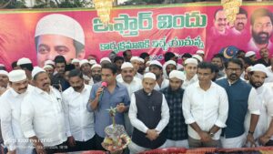 బీఆర్ఎస్ హయాంలోనే పండుగలకు అసలైన గౌరవం : ఇఫ్తార్ విందులో కేటీఆర్ ఇఫ్తార్ విందులో పాల్గొన్న కేటీఆర్ మరియు ఎమ్మెల్యే కేపీ వివేకానంద్