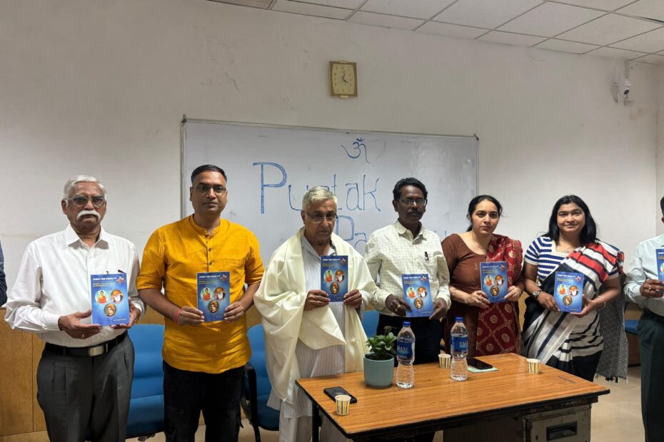 Shyam Prasad and IGNOUTA members during Icons For Equality book discussion at IGNOU