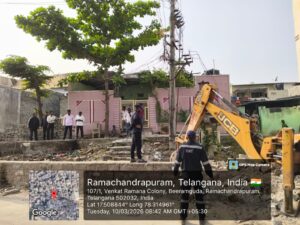 ప్రభుత్వ ప్రహరీనే పునాదిగా చేసి భారీ కబ్జాకు స్కెచ్: చందానగర్ లో రంగంలోకి దిగిన హైడ్రా ఏం చేసిందంటే HYDRAA officials saving park land in Chandanagar Bhavanipuram