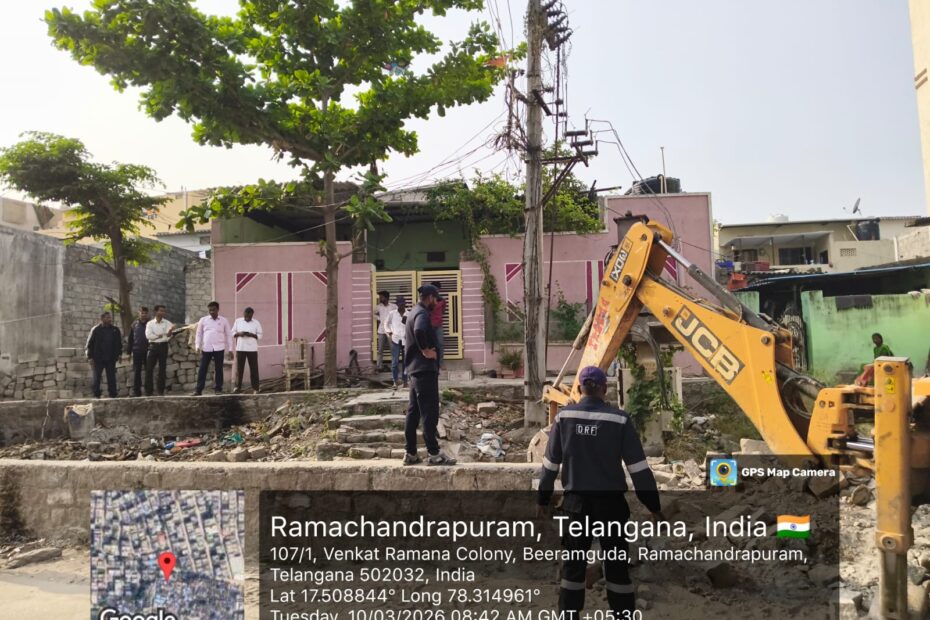 HYDRAA officials saving park land in Chandanagar Bhavanipuram
