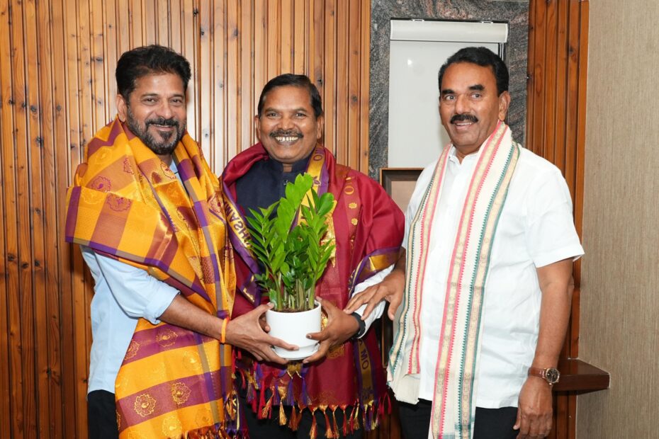 సీఎం రేవంత్ రెడ్డి, మంత్రి జూపల్లి కృష్ణారావులతో పొన్నం అశోక్ గౌడ్, Ponnam Ashok Goud with CM Revanth Reddy