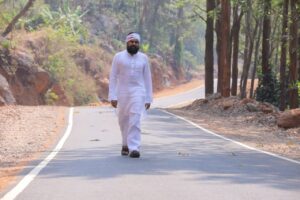 పవన్ కళ్యాణ్ గారు పాడేరు గిరిజన గ్రామం ఓనూరులో అరణ్య మార్గంలో నడుస్తున్న దృశ్యం – జనసేన 13వ ఆవిర్భావ దినోత్సవం