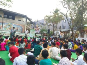 సనత్ నగర్ హనుమాన్ ఆలయంలో చిన్నారుల రామనామ జపం - ఉగాది వేళ ఆధ్యాత్మిక శోభ సనత్ నగర్ హనుమాన్ దేవాలయంలో రామనామం రాస్తున్న చిన్నారులు
