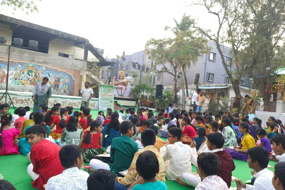 సనత్ నగర్ హనుమాన్ దేవాలయంలో రామనామం రాస్తున్న చిన్నారులు