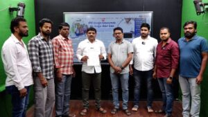 కార్పొరేట్ సెలూన్లతో చిన్న వ్యాపారుల జీవనోపాధికి గండి: MLC తీన్మార్ మల్లన్నకు నాయి బ్రాహ్మణుల వినతి! MLC తీన్మార్ మల్లన్నకు వినతిపత్రం అందజేస్తున్న నాయి బ్రాహ్మణ సంఘం నాయకులు.