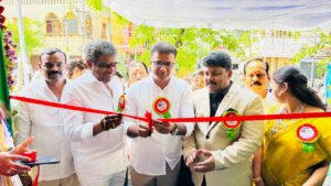 భావి తరాల తీర్చిదిద్దే బాధ్యత మనందరిది.. విద్యా వ్యవస్థపై ఎమ్మెల్యే కేపీ వివేకానంద్ కీలక వ్యాఖ్యలు! జీడిమెట్లలో పాఠశాలను ప్రారంభిస్తున్న ఎమ్మెల్యే కేపీ వివేకానంద్.