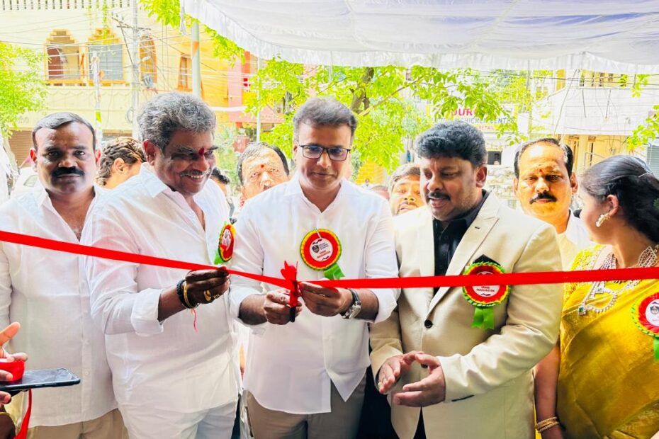 జీడిమెట్లలో పాఠశాలను ప్రారంభిస్తున్న ఎమ్మెల్యే కేపీ వివేకానంద్.