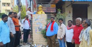 అన్యాయాన్ని ప్రశ్నించడమే భగత్ సింగ్ కు ఇచ్చే ఘనమైన నివాళి: సిపిఐ నేత ఉమా మహేష్ CPI Medchal district secretary Uma Mahesh and other leaders paying tributes to Bhagat Singh statue in Jagadgirigutta on his 95th death anniversary