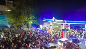 Heavy crowd and long queues at Hyderabad petrol pumps due to war rumors