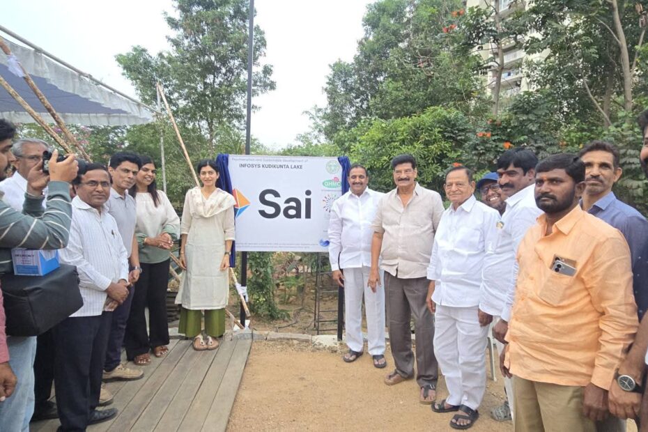 మసీదుబండలో కుడికుంట చెరువును ప్రారంభిస్తున్న అరెకపూడి గాంధీ మరియు కల్పన రమేష్