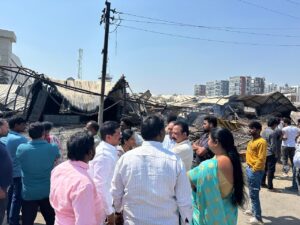 ప్రగతినగర్ భారీ అగ్నిప్రమాదం: బాధితులను పరామర్శించిన బీఆర్ఎస్ నేతలు ప్రగతినగర్ అగ్నిప్రమాద స్థలాన్ని పరిశీలిస్తున్న నిజాంపేట్ బీఆర్ఎస్ నేతలు