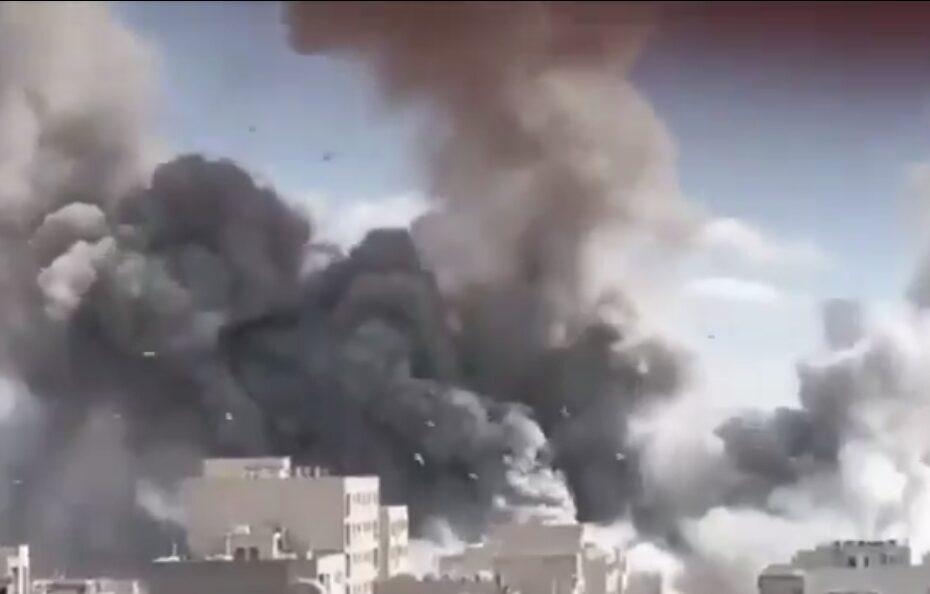 ఇరాన్ రాజధాని టెహ్రాన్‌పై బాంబు దాడుల దృశ్యం