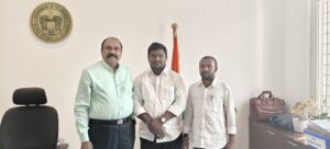 Telangana News : రైతన్నలకు ఊరట.. పంట పొలాలకు నీటి విడుదలపై ఐఏఎస్ శ్రీధర్ కీలక ఆదేశాలు Goud Student Association President Molkapuri Srikanth Goud meeting Irrigation Secretary Sridhar IAS.