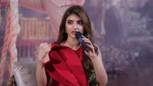 Sreeleela: పీరియడ్స్ను సాకుగా చూపించొద్దు.. శ్రీలీల కామెంట్స్పై నెట్టింట దుమారం! Actress Sreeleela speaking at an event about her movie songs and periods.
