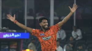 IPL 2026 : సన్రైజర్స్ సంచలనం ప్రఫుల్ హింగే.. డెబ్యూ మ్యాచ్లోనే చరిత్ర సృష్టించిన విదర్భ ఎక్స్ప్రెస్! Praful Hinge celebrating wickets in SRH vs RR IPL 2026 match.