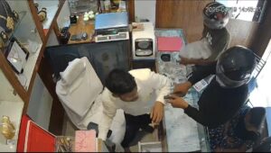CCTV footage of gold heist in Patna jewellery shop.
