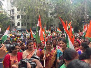 BJP: కాంగ్రెస్ తీరుపై బీజేపీ మహిళా లోకం కన్నెర్ర.. భారీ నిరసన ర్యాలీలో భార్గవి రెడ్డి, కాసాని సంతోష్ BJP Mahila Agraha Rally in Hyderabad featuring Bhargavi Reddy and Kasani Santosh.