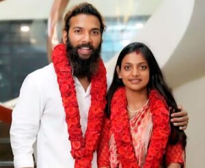 Monalisa Case: సోషల్ మీడియా సెన్సేషన్ మోనాలిసా భర్తపై పోక్సో కేసు.. వెలుగులోకి సంచలన విషయాలు! Monalisa and Farman Khan wedding photo