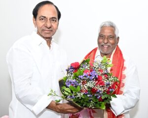 Jeevan Reddy hugging KCR at Erravalli Farmhouse