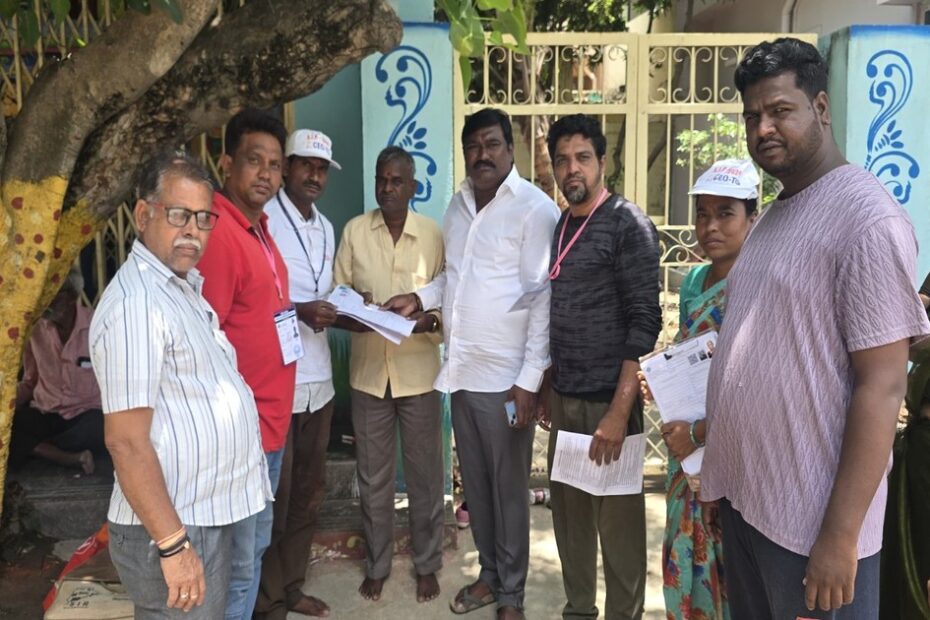 ఓటరు జాబితా సవరణ అవగాహన కార్యక్రమంలో పుప్పాల భాస్కర్ - BRS Suraram Division President Puppala Bhaskar in Voter Id Registration Awareness