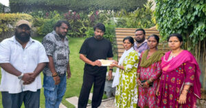 Megastar Chiranjeevi : బ్రెయిన్ స్ట్రోక్తో బాధపడుతున్న 'గబ్బర్ సింగ్' నటుడు రమేష్.. ఆదుకున్న చిరంజీవి Megastar Chiranjeevi giving cheque to Gabbar Singh actor Ramesh family
