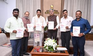48వ అఖిల భారత ప్రజా సంబంధాల సదస్సు పోస్టర్‌ను ఆవిష్కరిస్తున్న గవర్నర్ హరిబాబు కంభంపాటి | Odisha Governor Haribabu Kambhapati Unveiling 48th AIPRC 2026 Poster